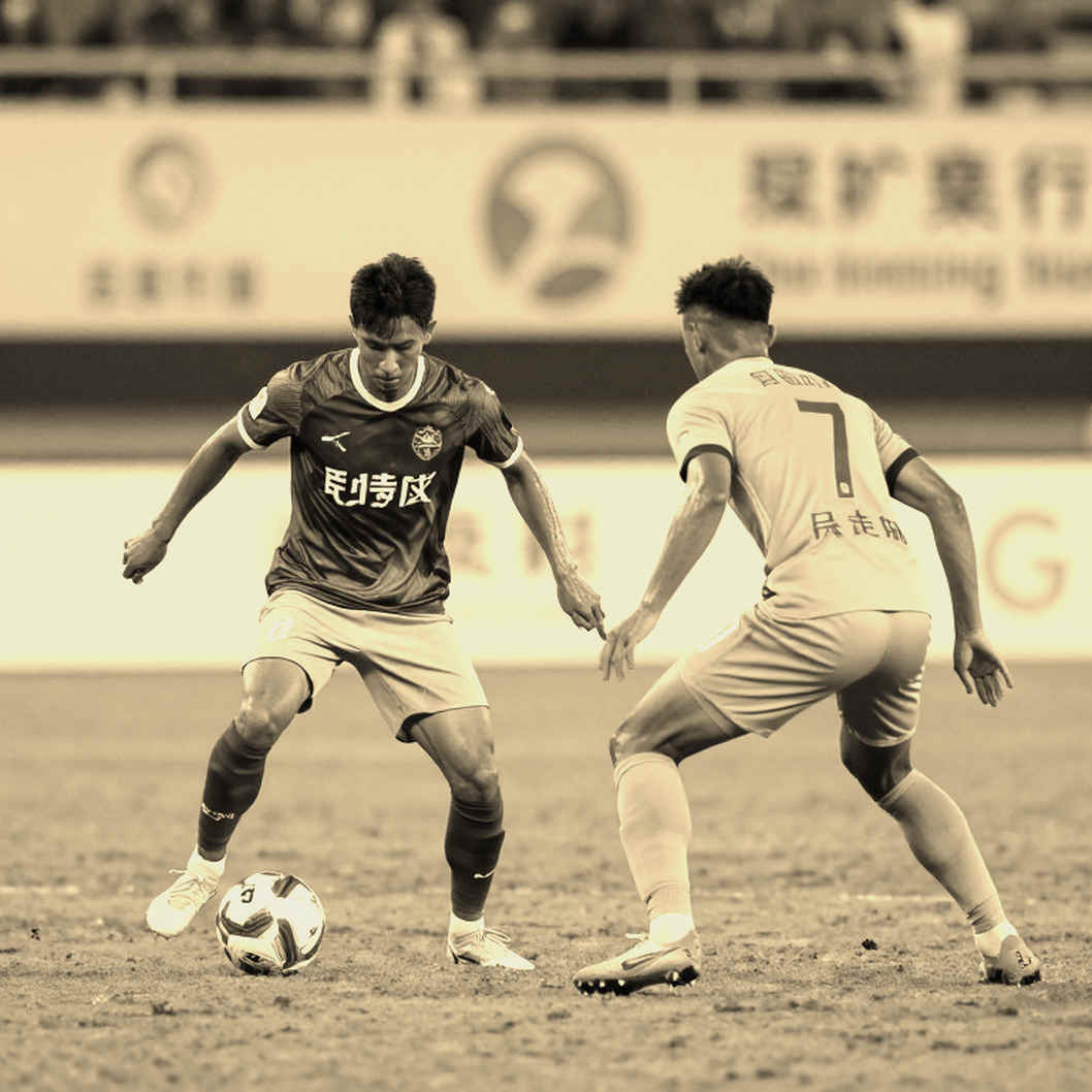 মোদেরের ফাইল, স্মলের ঘাটতি আর শীর্ষে থাকার হিসাব: ফেয়েনুর্ড–এজেডের আগে যে ডকুমেন্টটা কেউ পড়ছে না