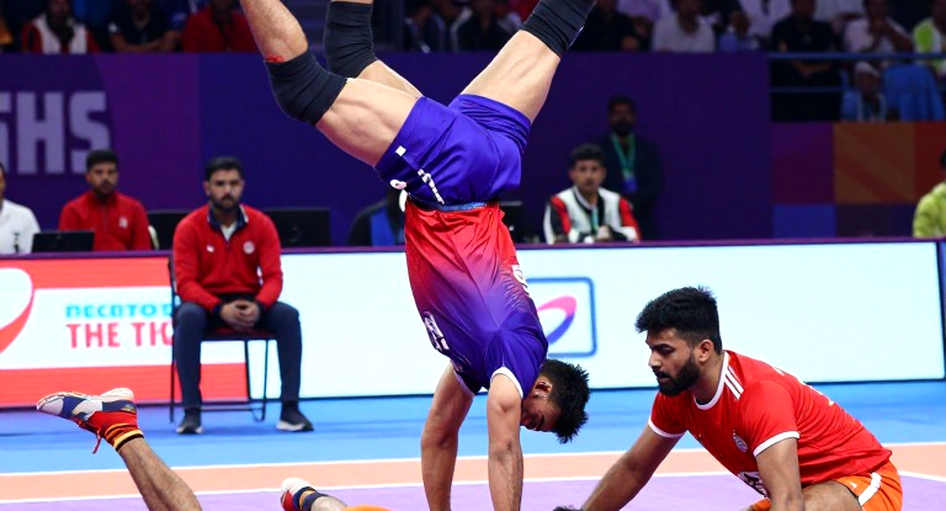 ভ্যালোরান্ট চ্যাম্পিয়ন্স ২০২৬-এর প্রথম দিন: এক নম্বর সিডের ধস, ৫৮ কিলের এক রাত, আর মাইক্রোফোনে ফিসফিস করে বলা একটি সতর্কবার্তা
